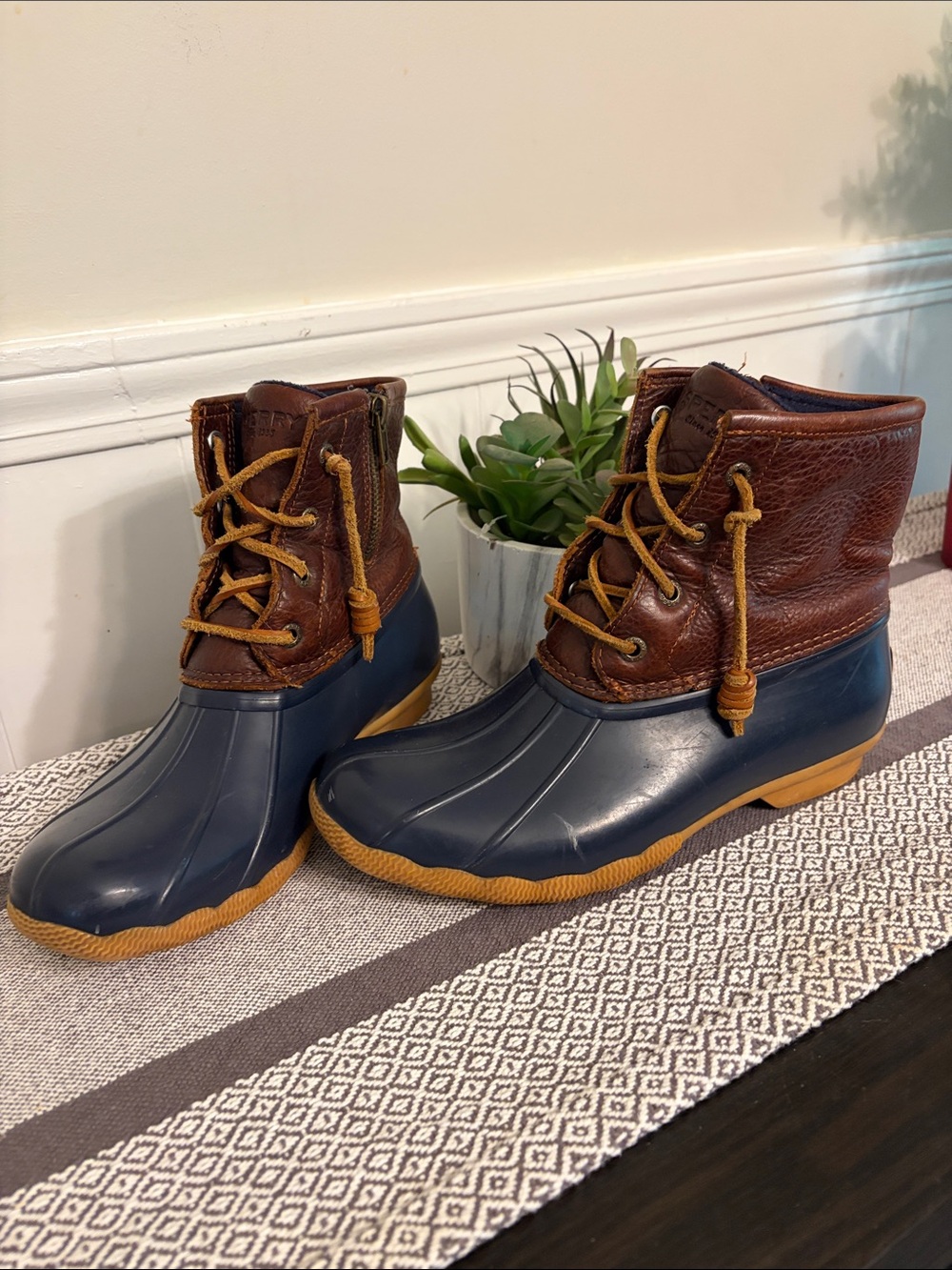 Sperry Saltwater Duck Boots Women’s 7.5 Navy Brown Waterproof Leather Zip Lace